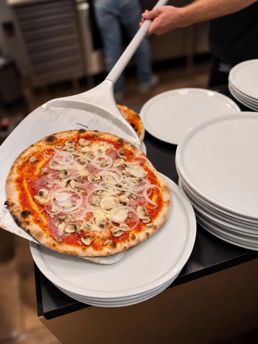 Frisch gebackene Pizza